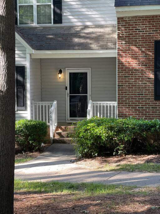 Simple Elegant Townhouse Dt Raleigh Ncsu Apartman Kültér fotó